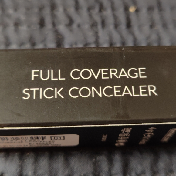 Farmasi make up combo - Picture 4 of 12